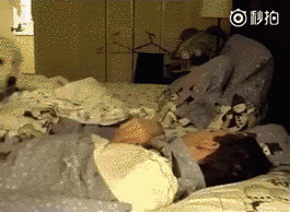 撩妹的手段还是你强,这要是放在大街上妥妥的非礼啊
