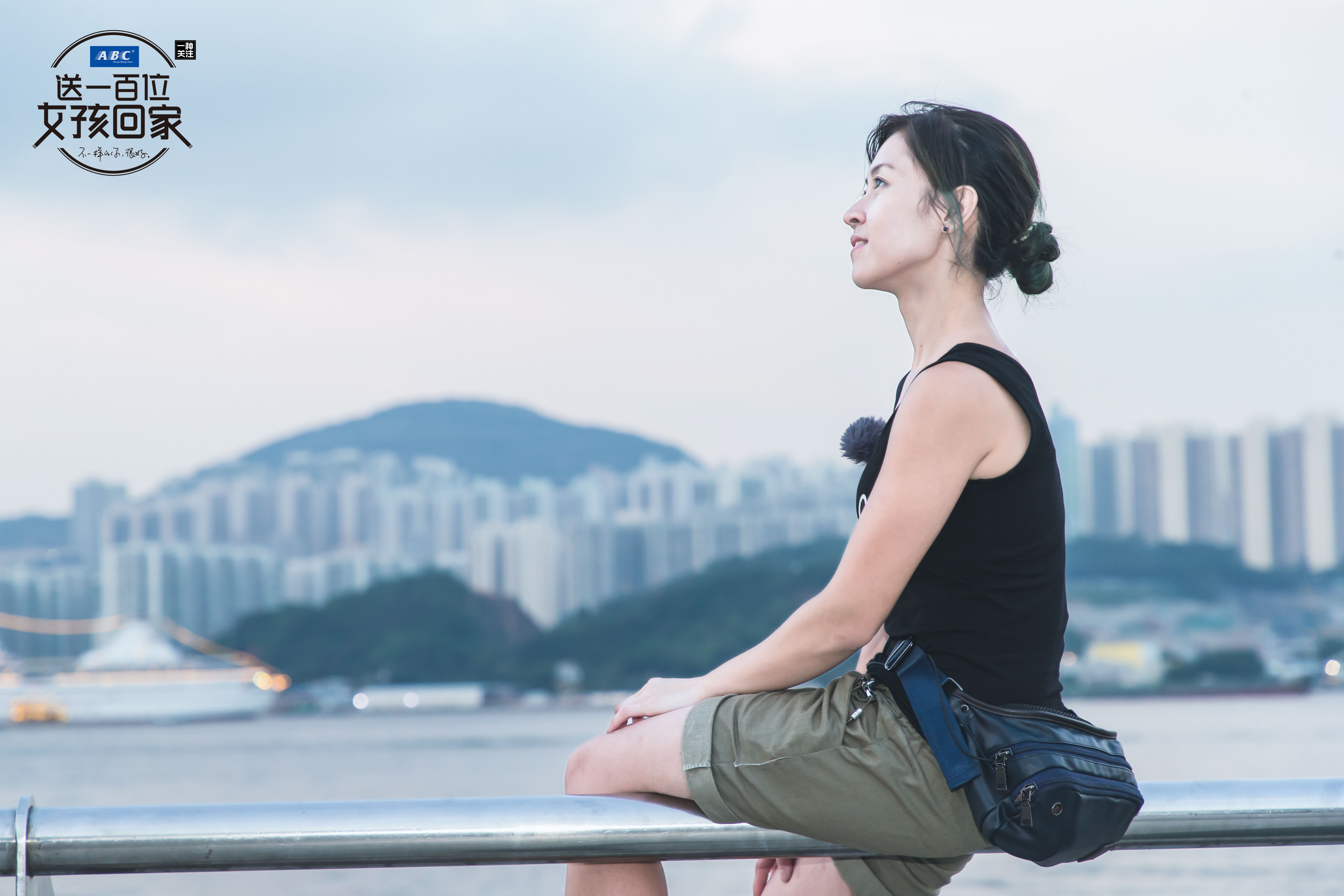 最美搬运工朱芊佩能扛180斤蜗居5平米的港版劳拉