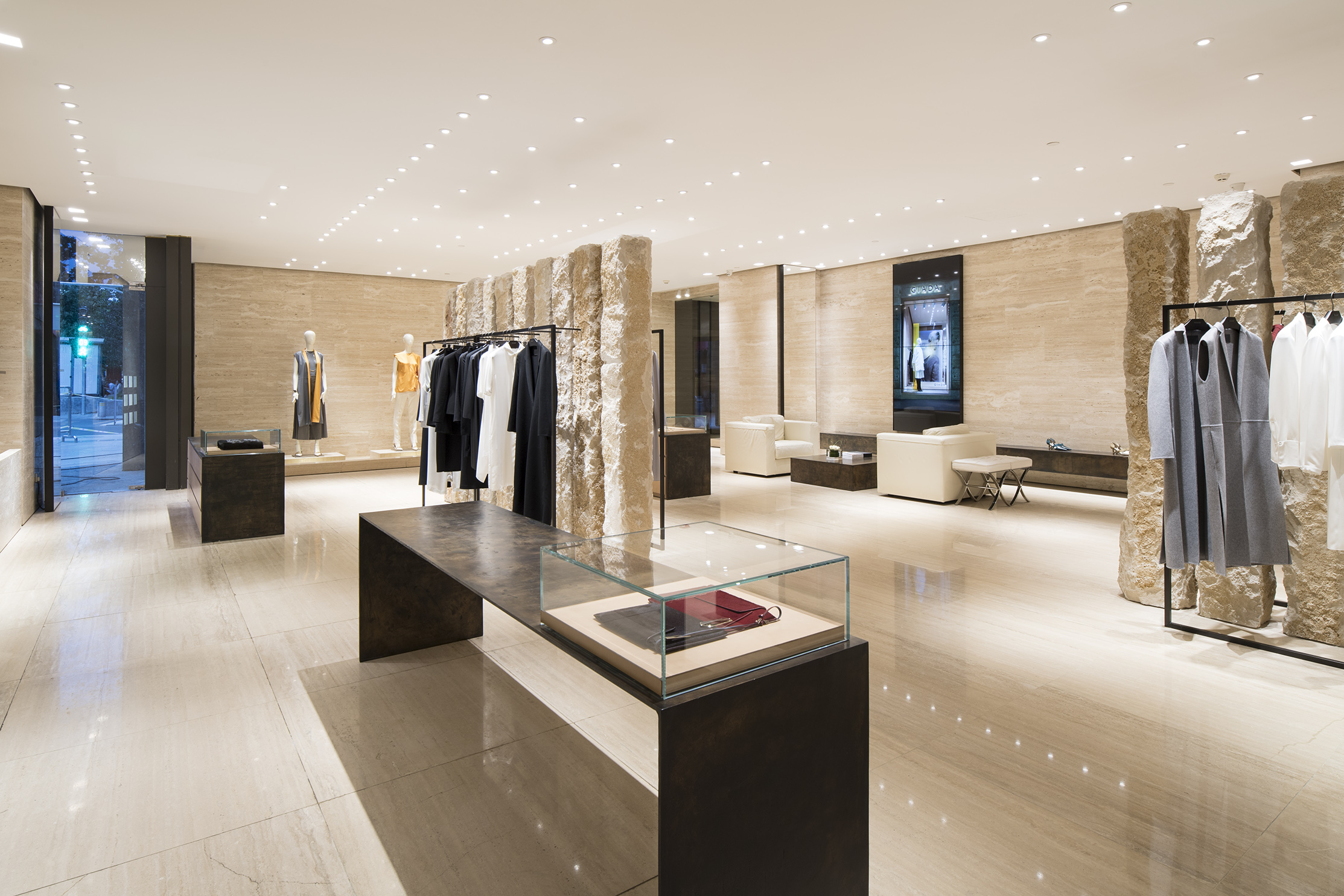 giada2019春夏时装秀于北京王府中环蛇形美术馆震撼重现