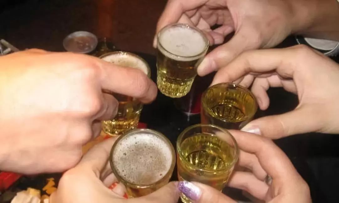 喝酒为什么要碰杯?聊聊碰杯的起源_凤凰网