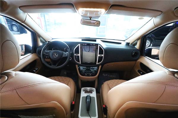 新款奔驰威霆vito 内饰细节图