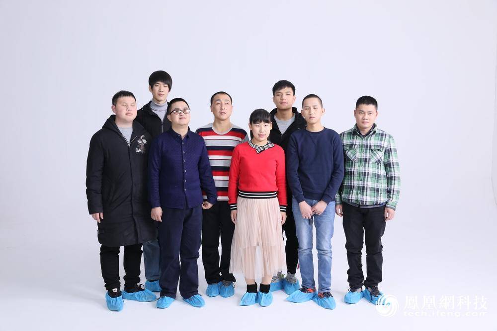 参与测试视障人士合影