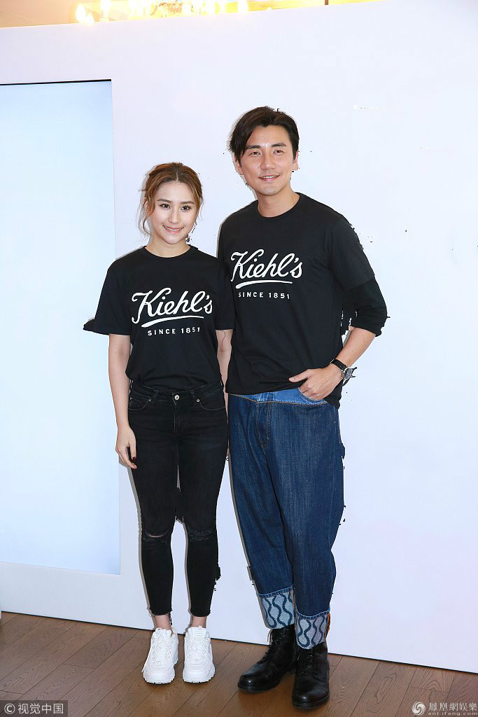 洪永城与赌王千金同框亮相何超莲肤白貌美作代言