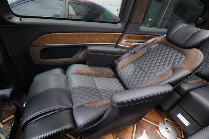 奔驰v250改装升级商务车配置及价钱 高经理 ：19967484301