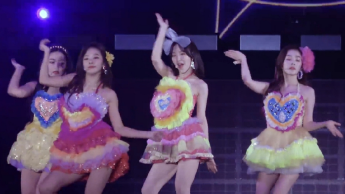 Redvelvet舞台服满身塑料花造型师被骂惨 凤凰网