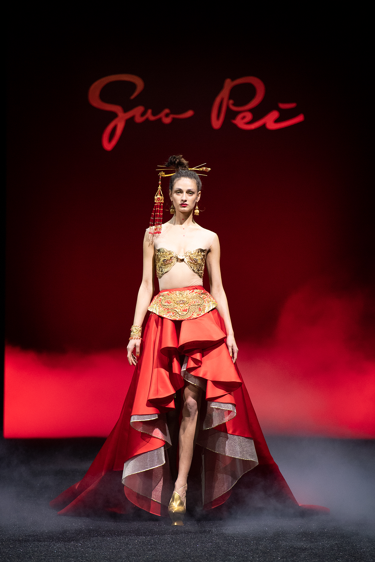 巴黎高定时装周| GUO PEI 郭培2019春夏高定系列《东-宫》-服装设计新闻-资讯-服装设计网手机版|触屏版