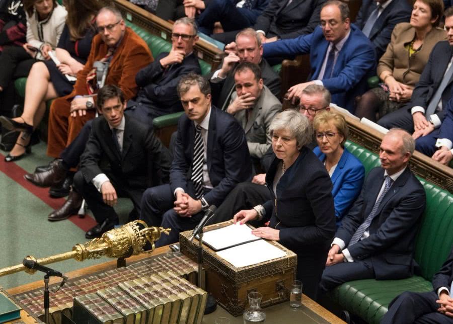 当地时间1月15日报道,当天,英国议会下院以432票比202票否决了政府此