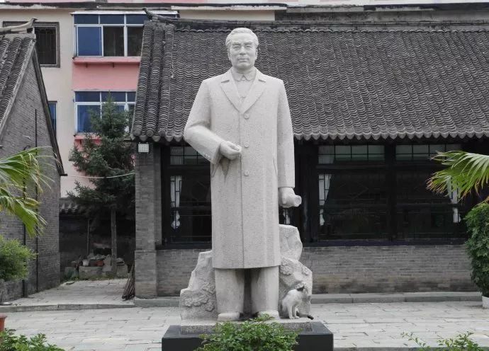 “为中华之崛起而读书”, 这座右铭是周恩来在东北念书时所感悟出来的。