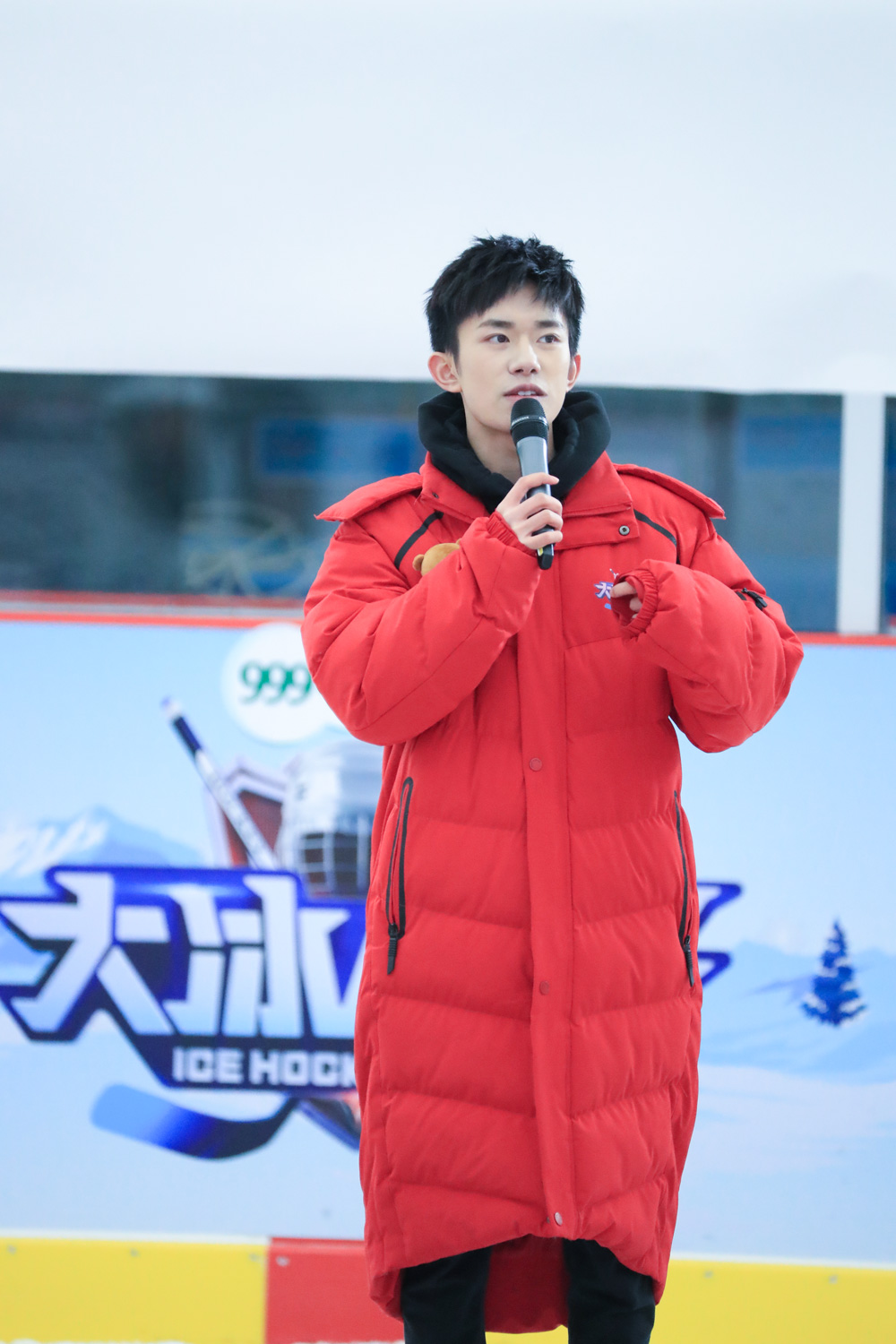 易烊千玺大冰小将奔波宣传为爱举办公益赛
