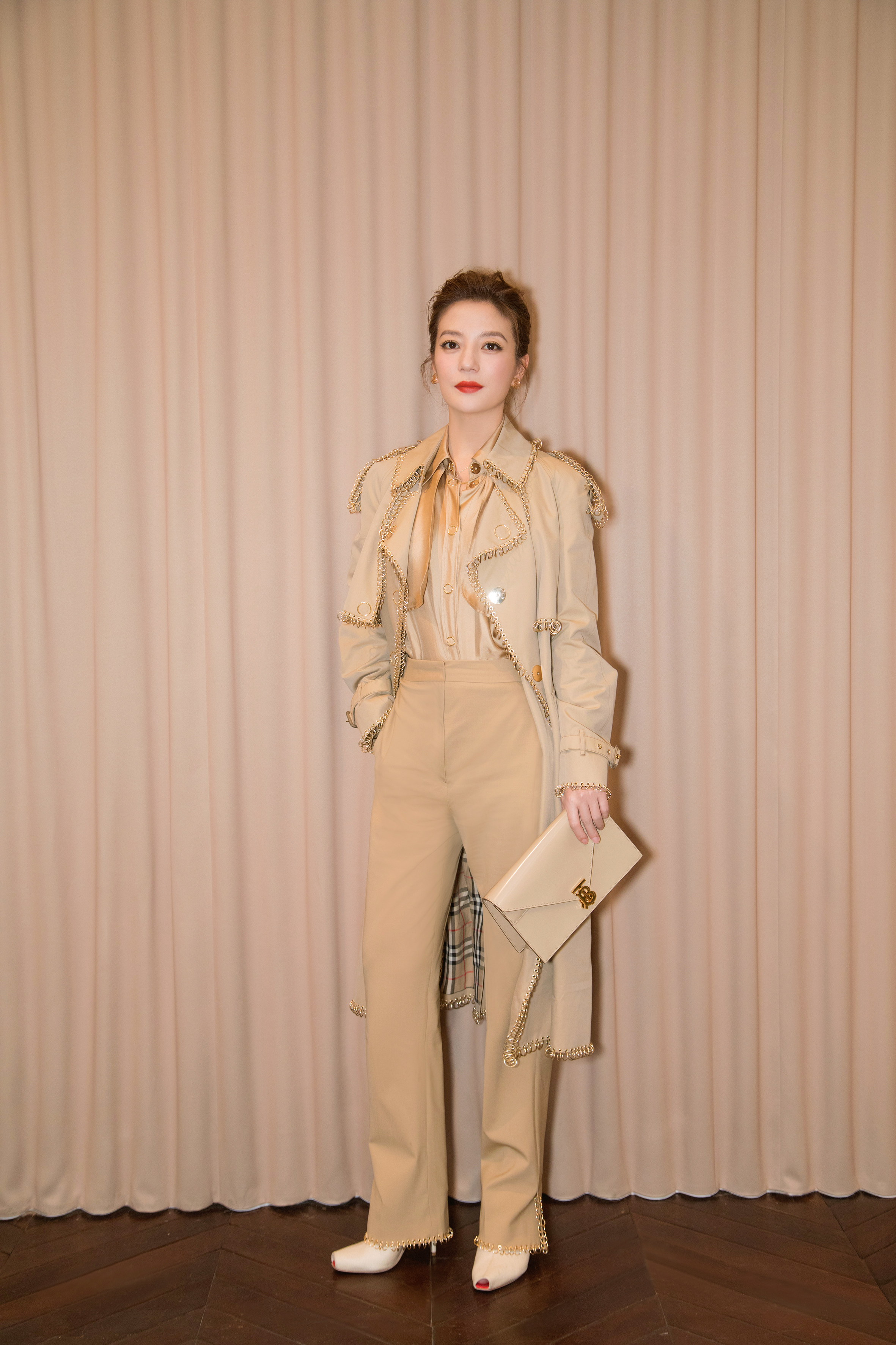 赵薇周冬雨宋威龙窦骁尹昉李淳burberry上海静安嘉里中心旗舰店精彩