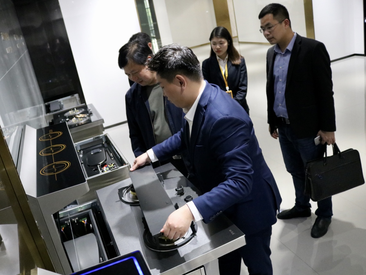 嵊州市委常委王正军调研雅士林集成灶