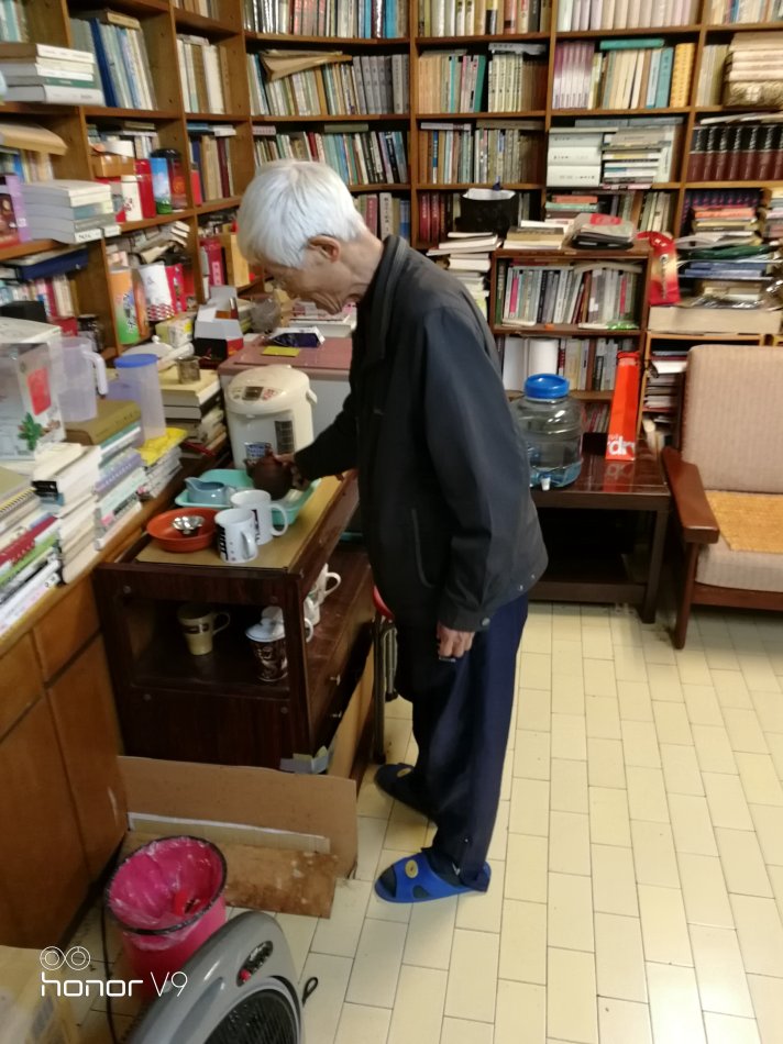 以异常沉痛的心情讣告：二十多天以前为了了解韦政通先生拜访的庄耀郎教授今天过世了！！！