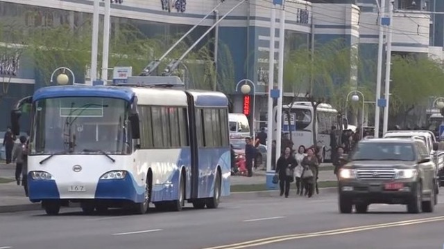 探秘朝鲜百姓“衣食住行” 街上也跑奔驰奥迪