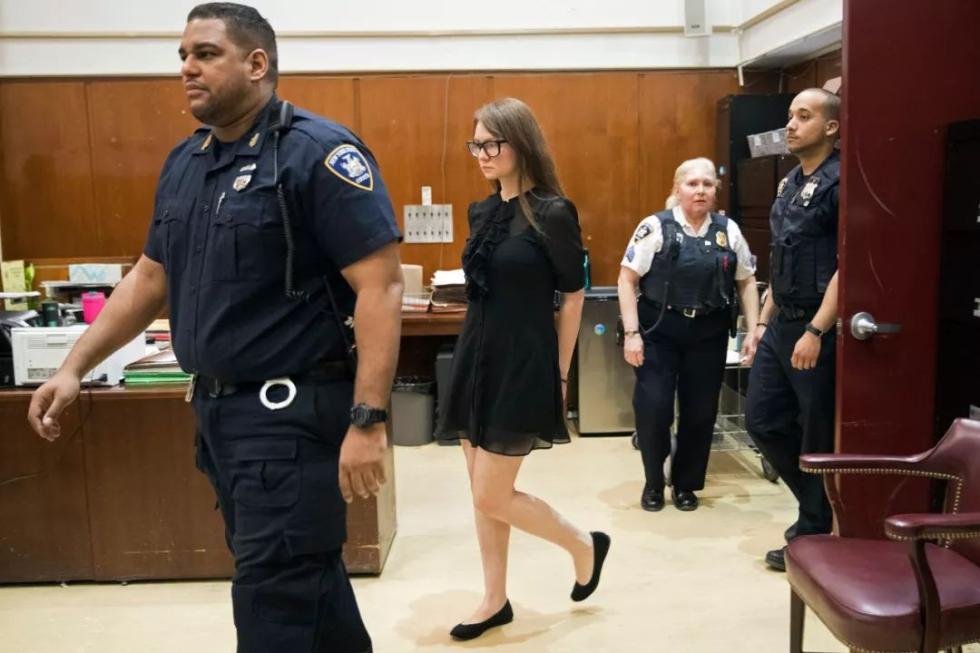 骗了半个纽约还在法庭上 走秀 我中新闻网