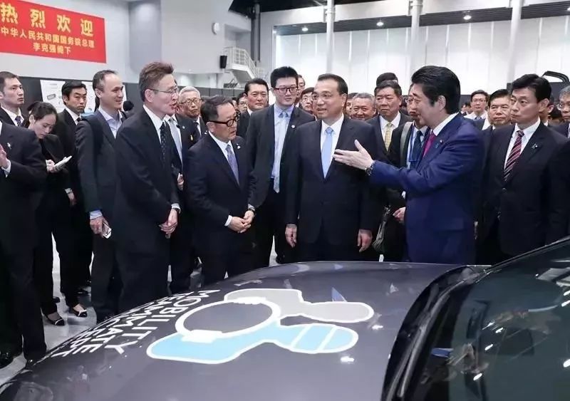 加水就能开车？这操作真没见过