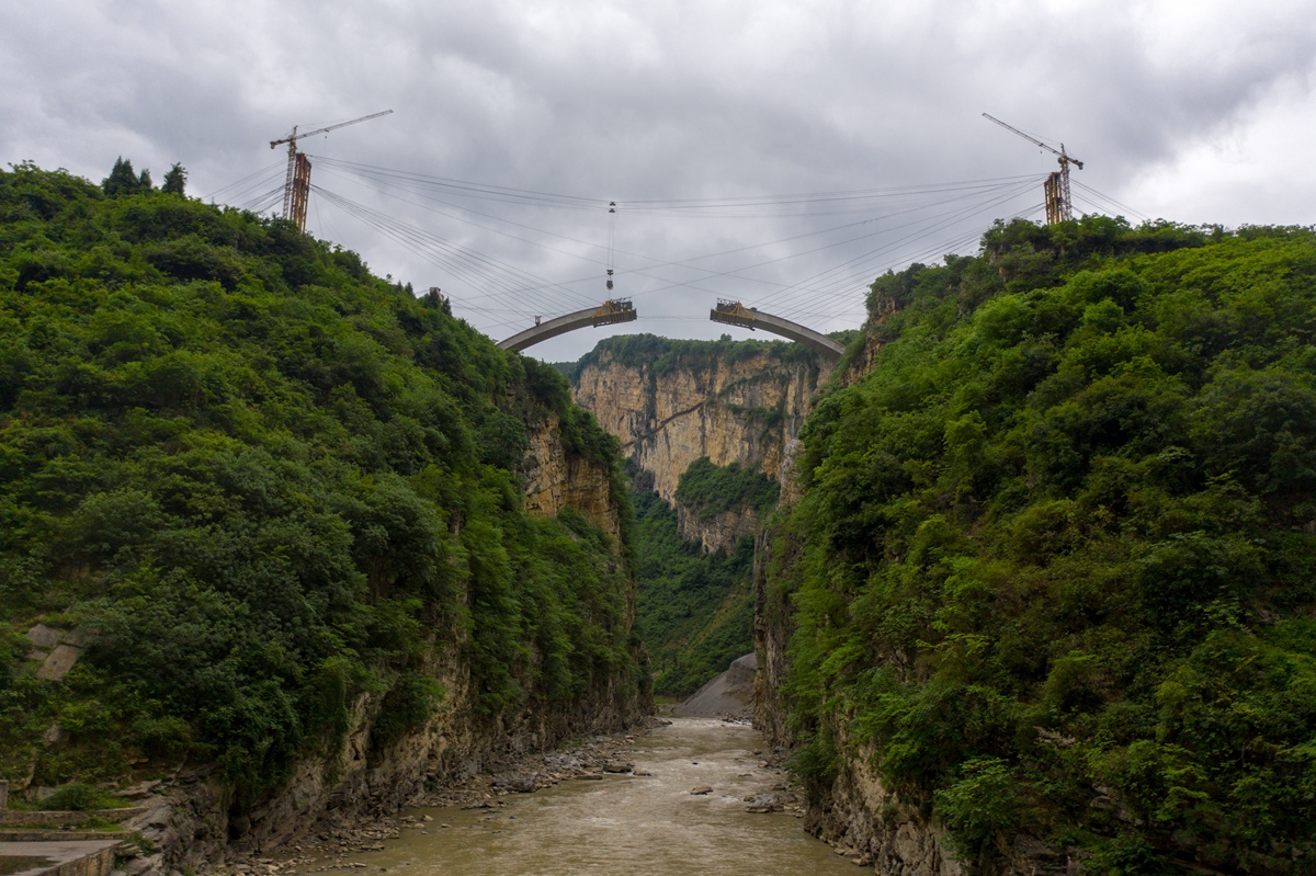 越过天堑的大桥