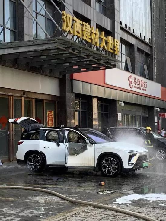 500亿市值没了!蔚来汽车再次发生起火事件(组图)