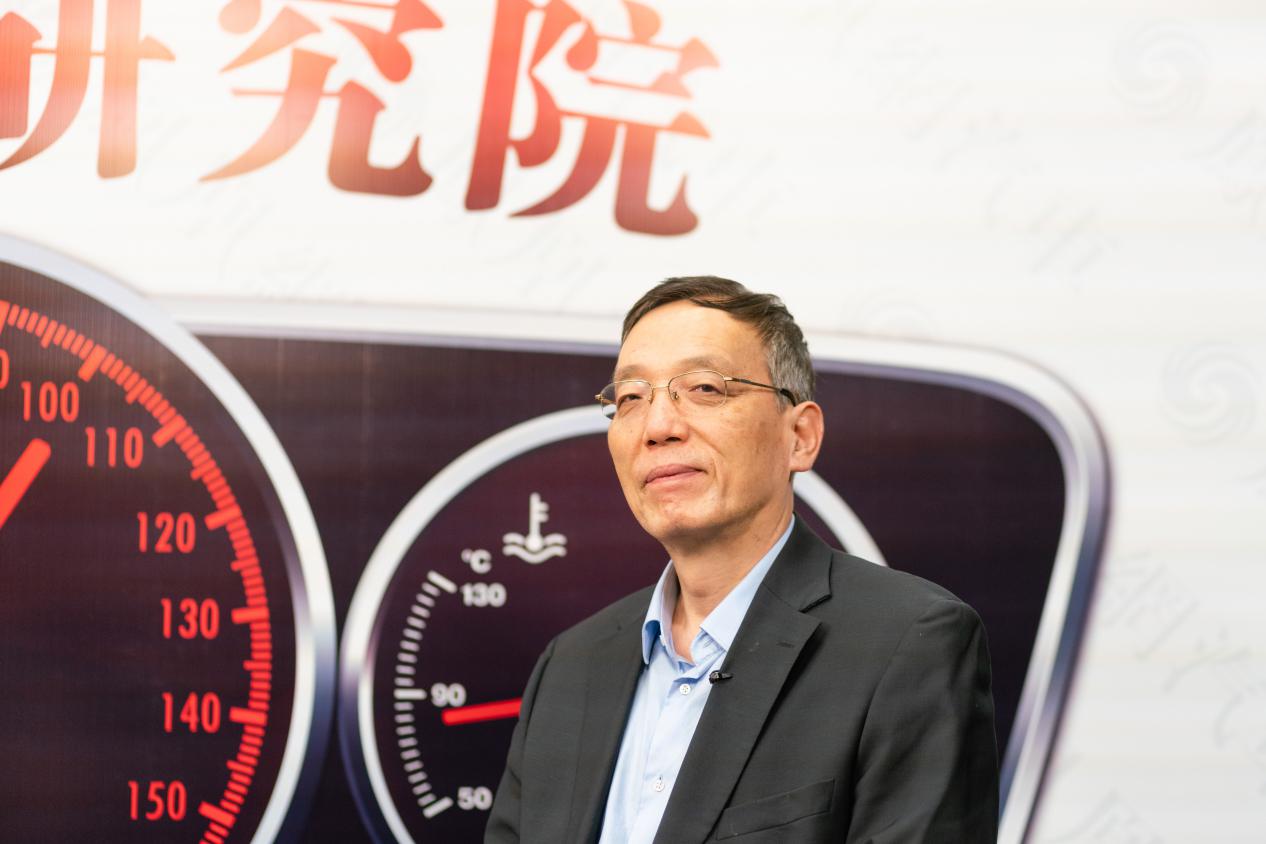 赵福全对话刘世锦：政府不要规定技术路线