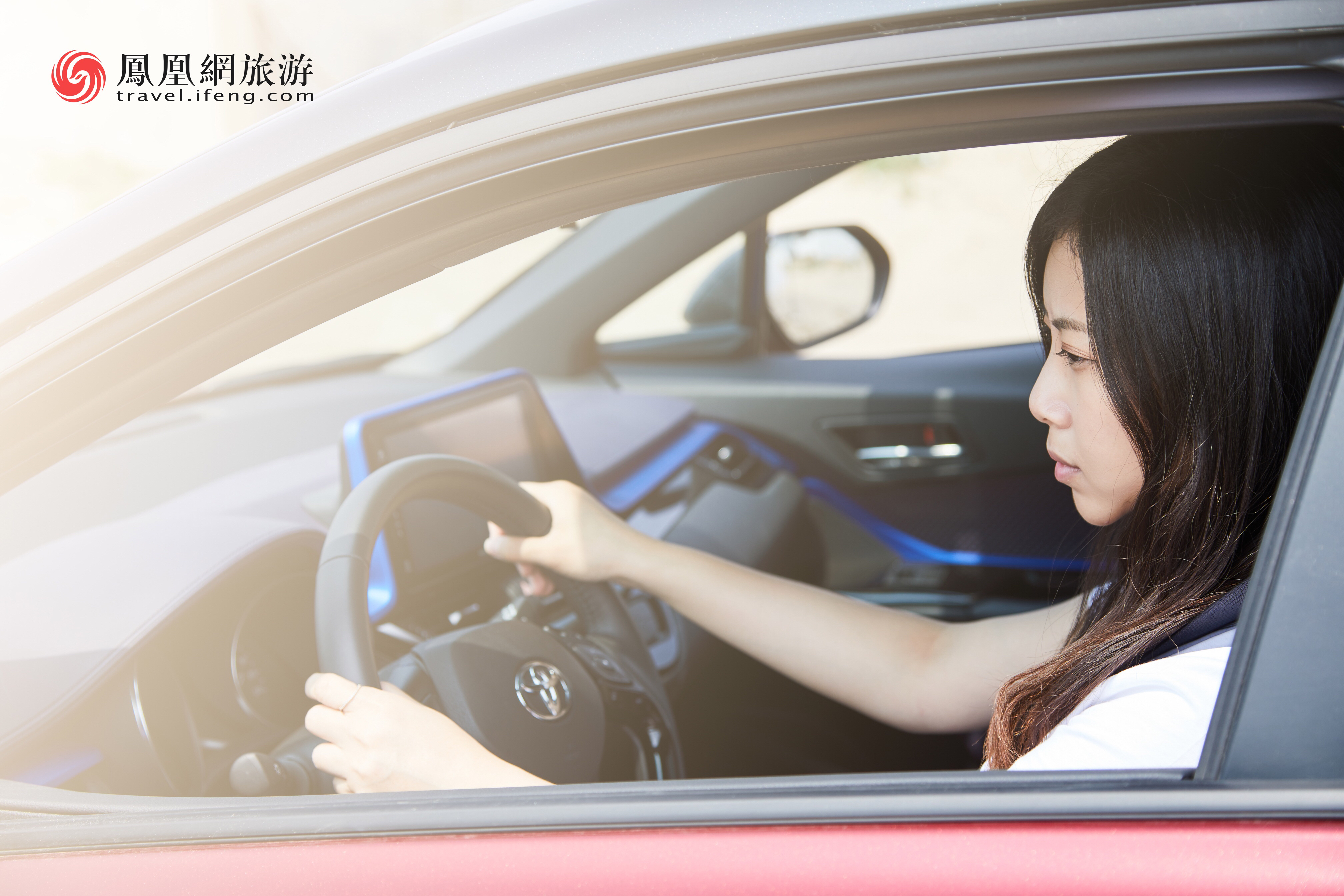 美女主编vs新手司机道路小白也能享受的快“奕”之旅!(图2)