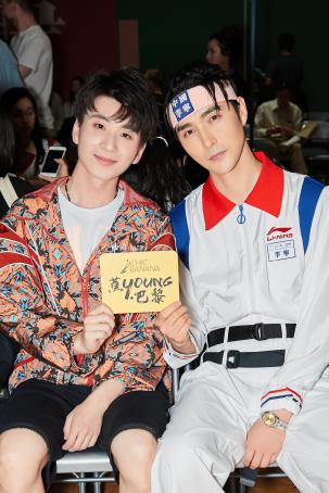 阿云嘎蔡程昱亮相李宁大秀共同解锁无限可能