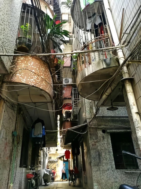 深圳最大城中村"白石洲"清租困局:被断档的学位