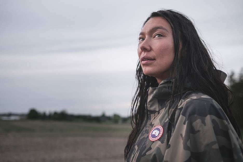 Canada Goose正式宣布艺术家暨原住民权利活动家Sarain Fox为全球“大鹅先锋”_凤凰网