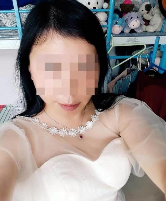 可怕狂热粉丝派请柬摆酒席自称新欢令男星被再婚