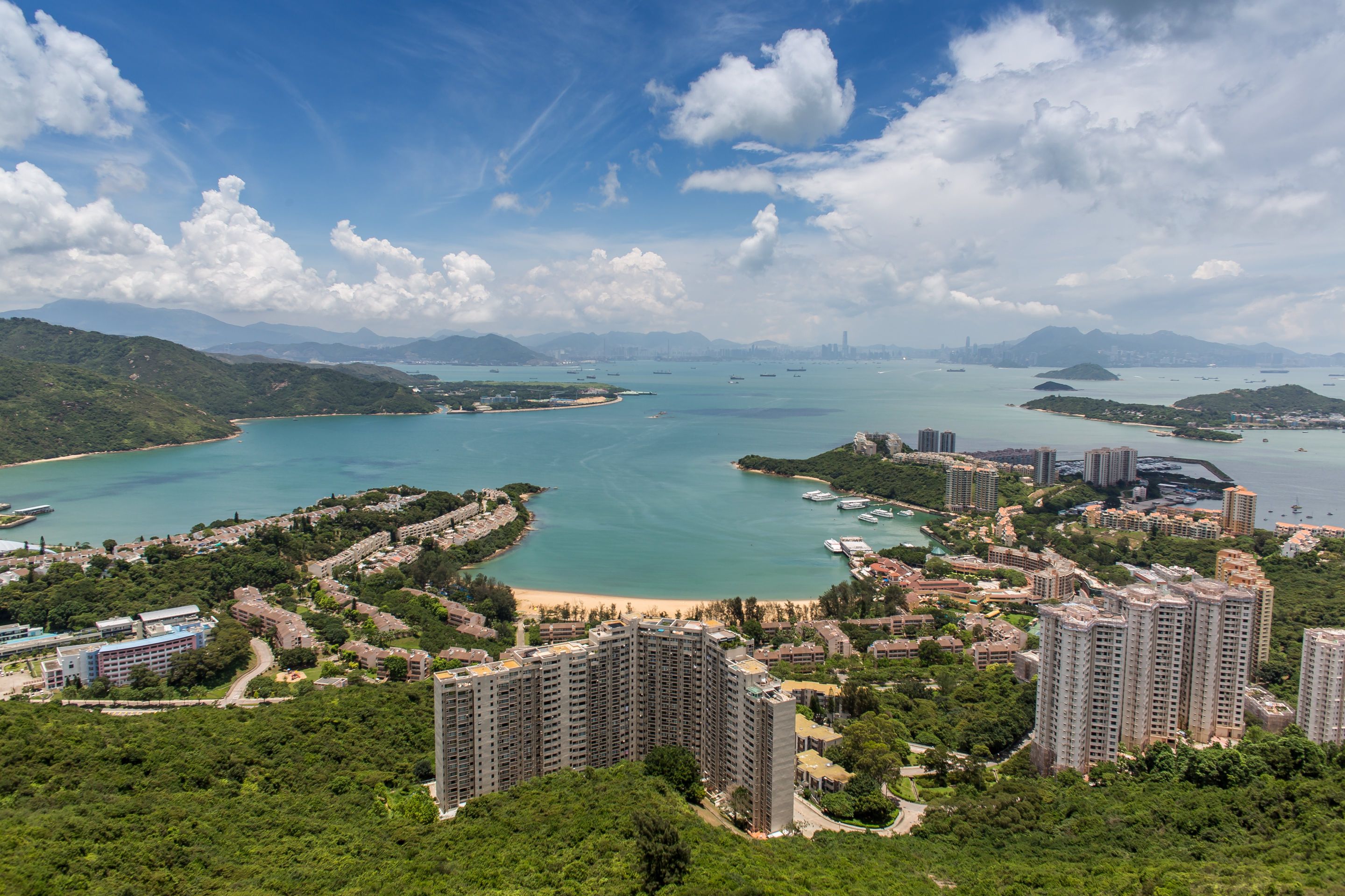 香港愉景湾集团多年来亦不断开展公益项目,积极承担社会责任.