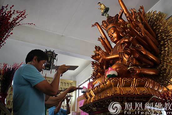 扬州文峰寺善信回向:祈愿抄写《心经》功德供养观音菩萨(图片来源:凤凰网佛教 摄影:邵卓)