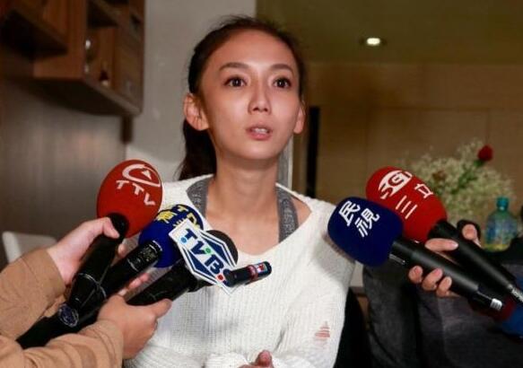 台“太阳花女王”承认中介卖淫:一时贪玩_手机凤凰网