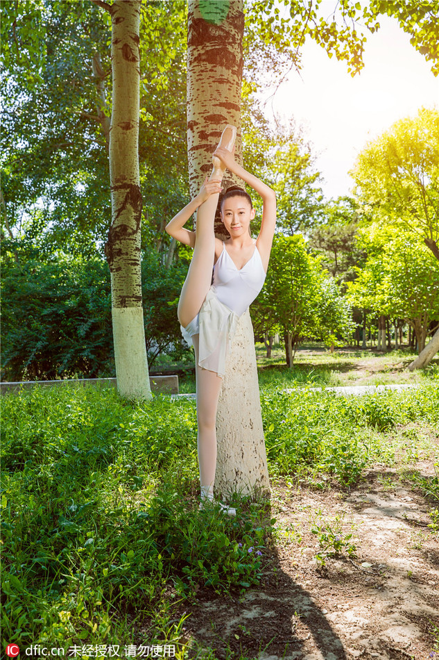 朝天蹬女神爆红!这次她玩起了篮球