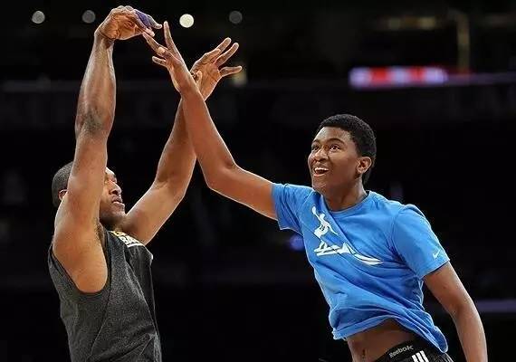 小阿泰已成高中联赛明星