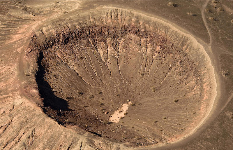 在该国加利福尼亚州的死亡谷国家公园拍摄了一组ubehebe火山口的照片