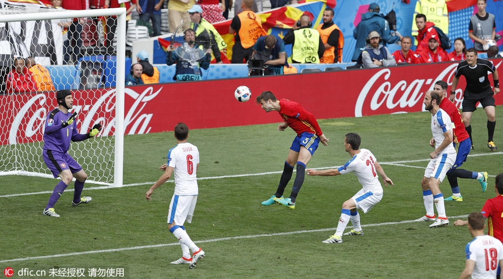 欧洲杯-皮克头球绝杀 西班牙1-0捷克