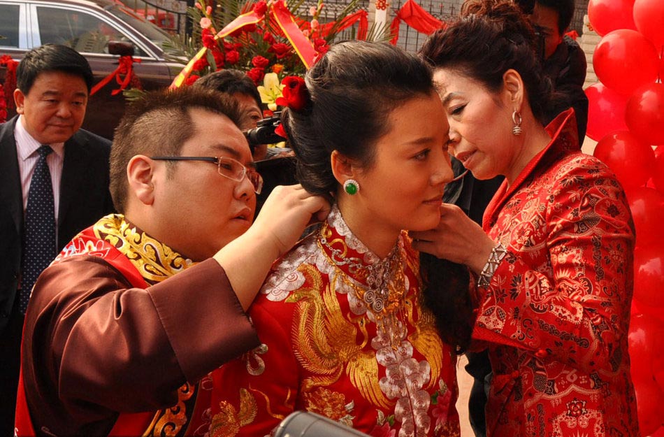 车晓再披婚纱 身旁的男人是孙红雷
