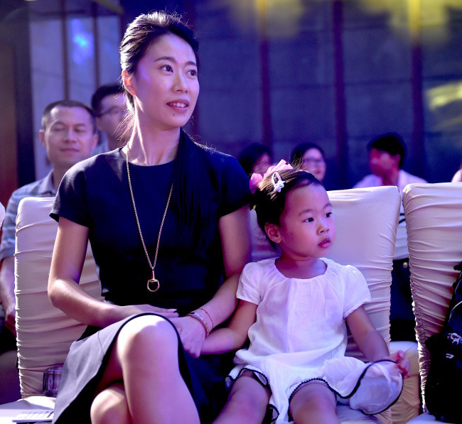 吾家有女初长成赵宏博爱女翩翩起舞