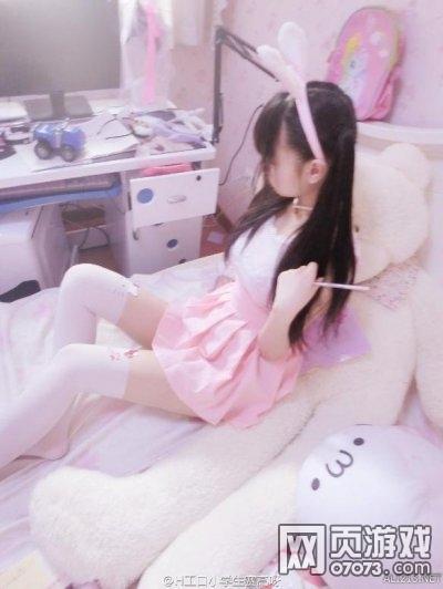 直播尺子量腿童颜女主播被超管处罚