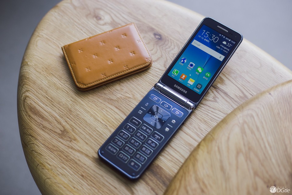 三星folder2翻盖手机实拍浓浓复古风