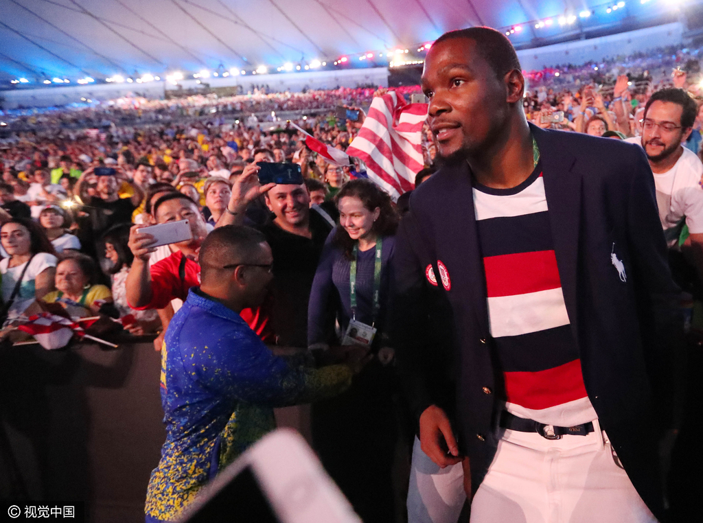 杜兰特亮相开幕式美国男篮梦之队汤普森,格林,杜兰特美国代表团入场