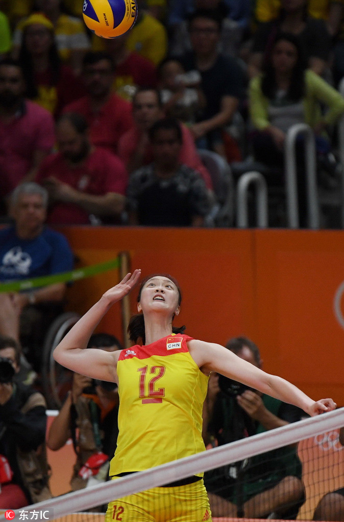对阵荷兰时,中国队拿到赛点后,正是惠若琪一次果断地扣球,打到对方手