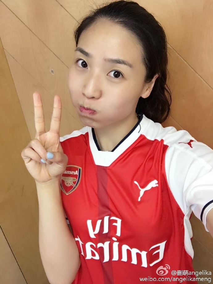 美爆秋月女神变身枪手球迷宝贝