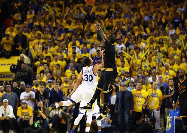 凯里-欧文今日表示自己的人生因总决赛那记三分发生了"戏剧性的改变"