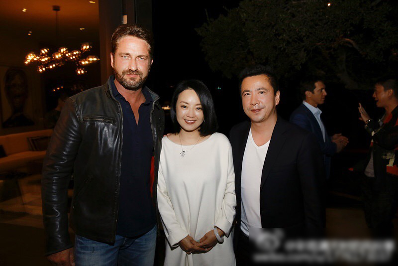 王中磊妻子晒合照