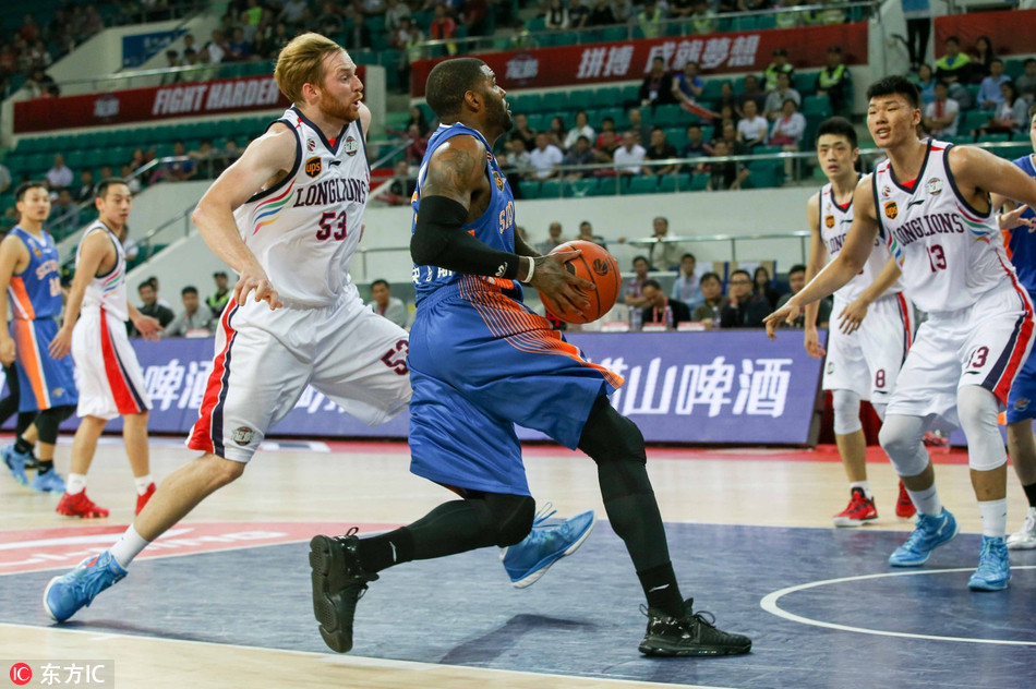 这场比赛大多数人的关注点,仍旧停留在川军新援约什·史密斯的cba首秀