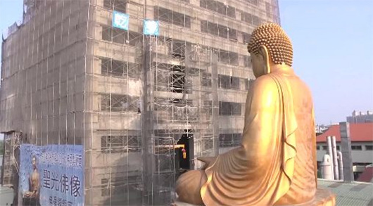 台湾一在建大楼正对金佛
