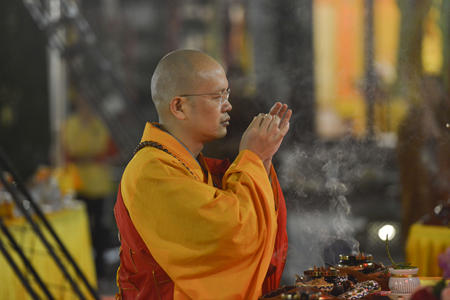 斋天普佛共修喝粥新年从普陀寺开始