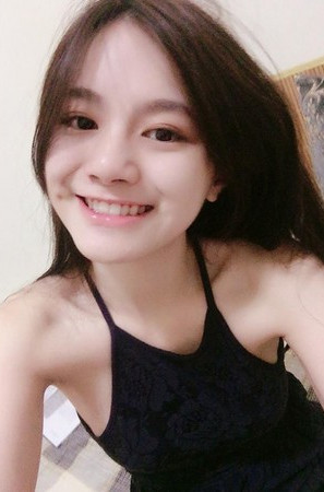 陈思妤拥有甜美外形,高中毕业赴美留学,经常分享美照和网友互动,脸书