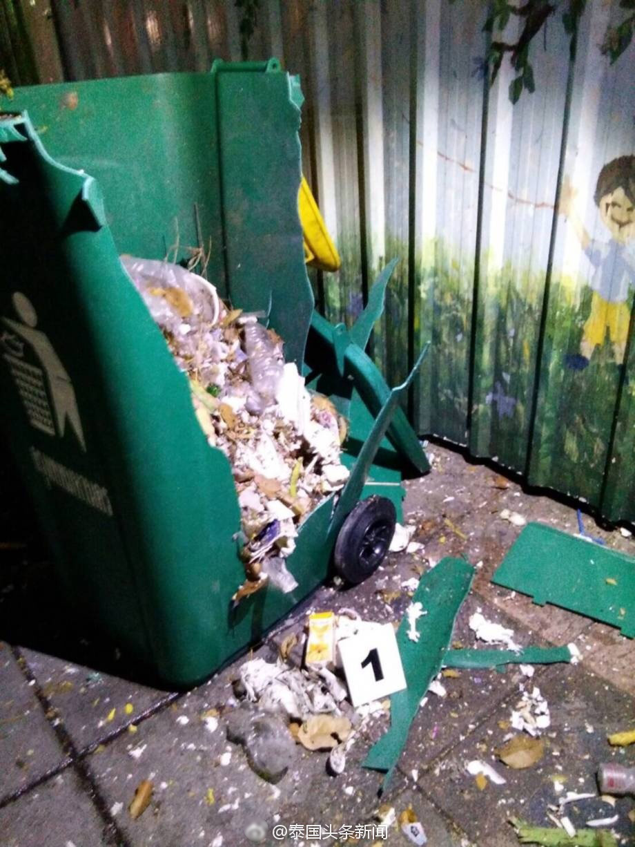 泰国曼谷市拍那空区旧泰国国家彩票委员会办公室前方的垃圾桶发生爆炸
