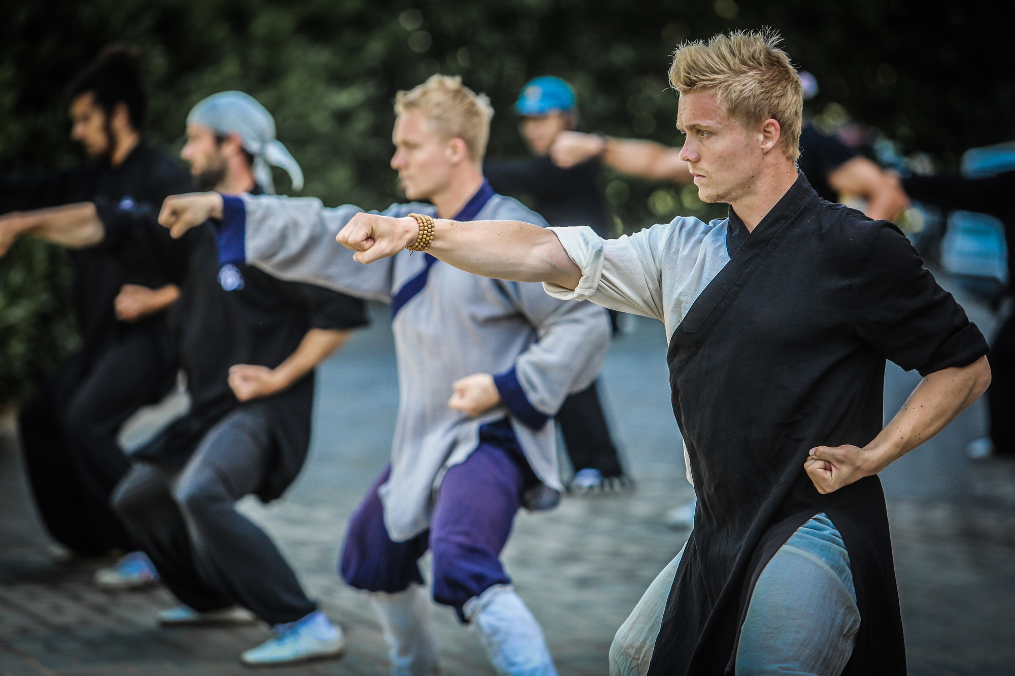 挪威双胞胎上了武当山 要学正宗太极拳