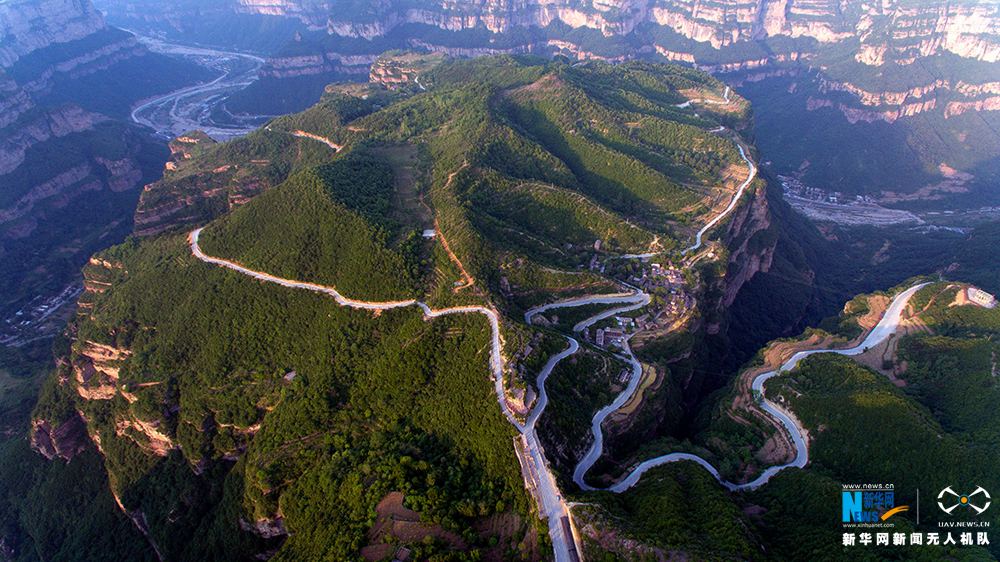 航拍太行山大峡谷绵延百里 山路十八盘